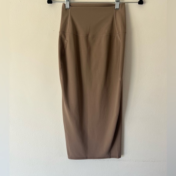 Lululemon Nulu Slim-Fit High-Rise Pull-On Midi Skirt Color Taupetastic Size 4 - Picture 2 of 8